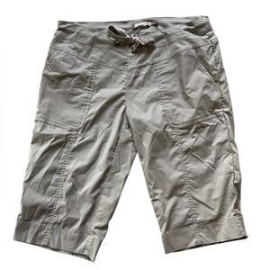 Prana ladies quick dry Bermuda shorts. Excellent condition. Medium. Khaki